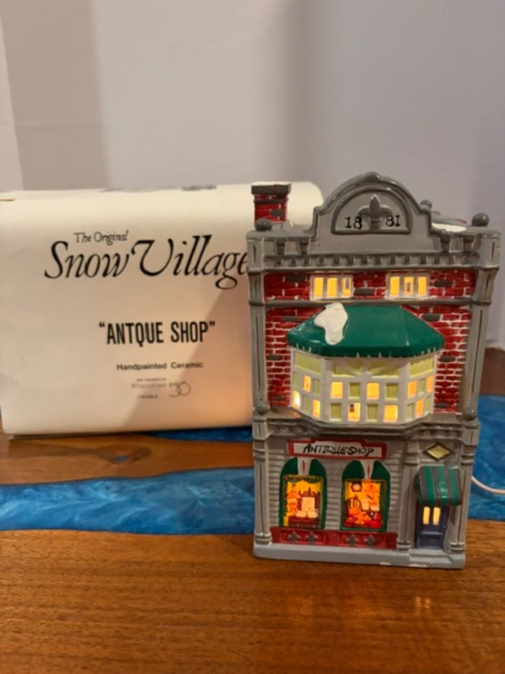 Dept 56 COBBLESTONE ANTIQUE SHOP #5123-3 Original Snow Village with Box